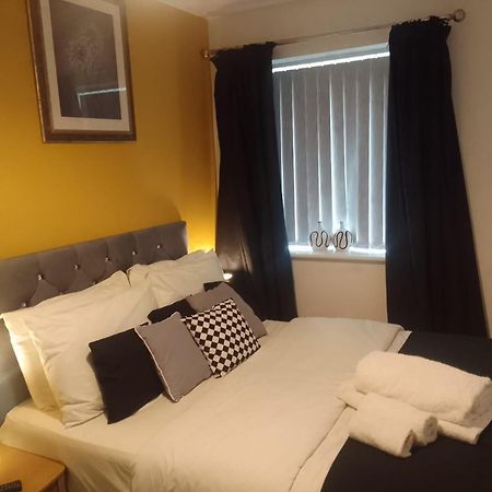 Ideal Home & Cottage Inviting 4 Bedroom Apartments Walsall Esterno foto