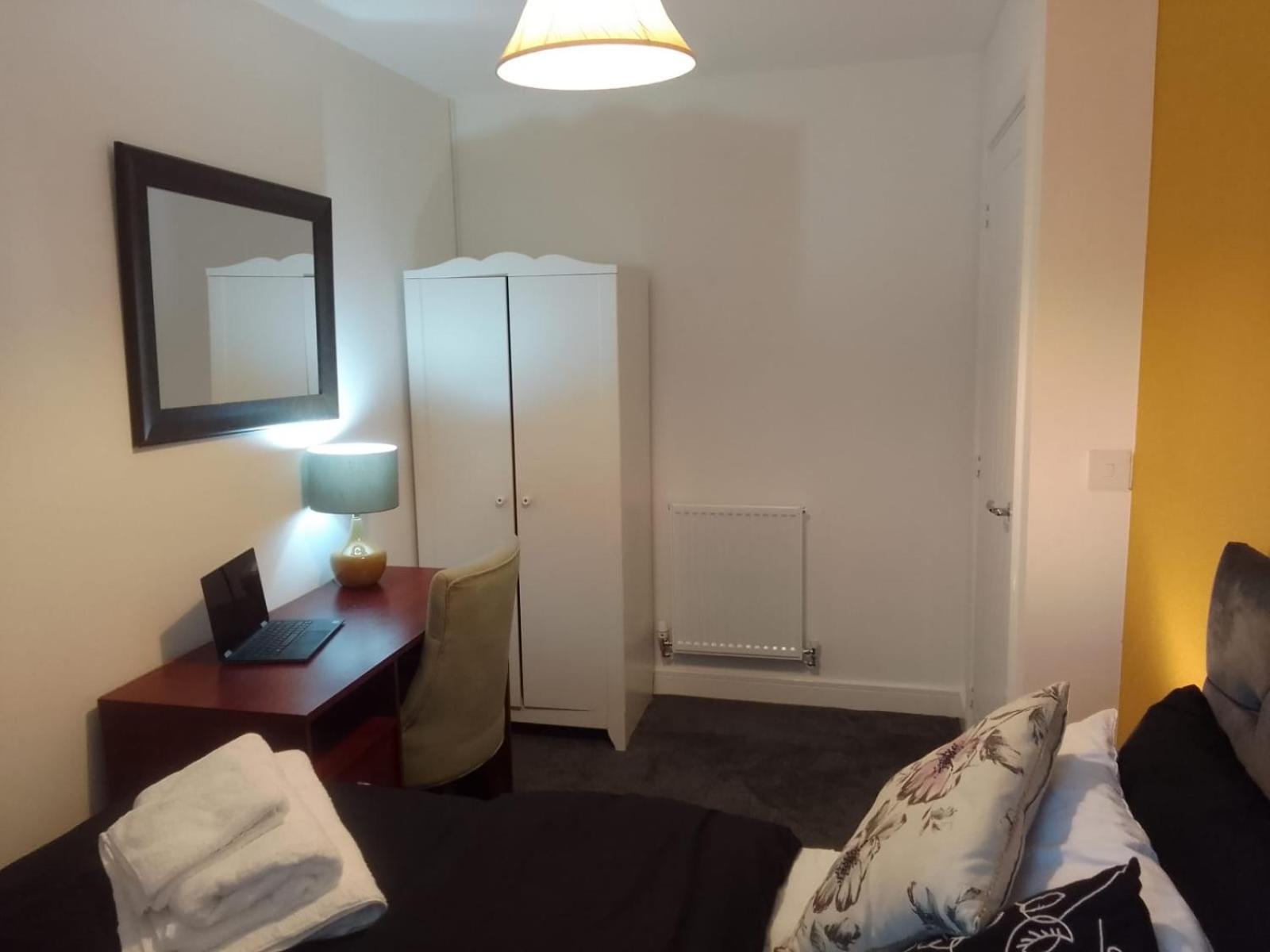 Ideal Home & Cottage Inviting 4 Bedroom Apartments Walsall Esterno foto