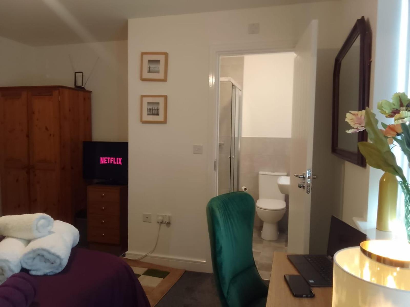 Ideal Home & Cottage Inviting 4 Bedroom Apartments Walsall Esterno foto