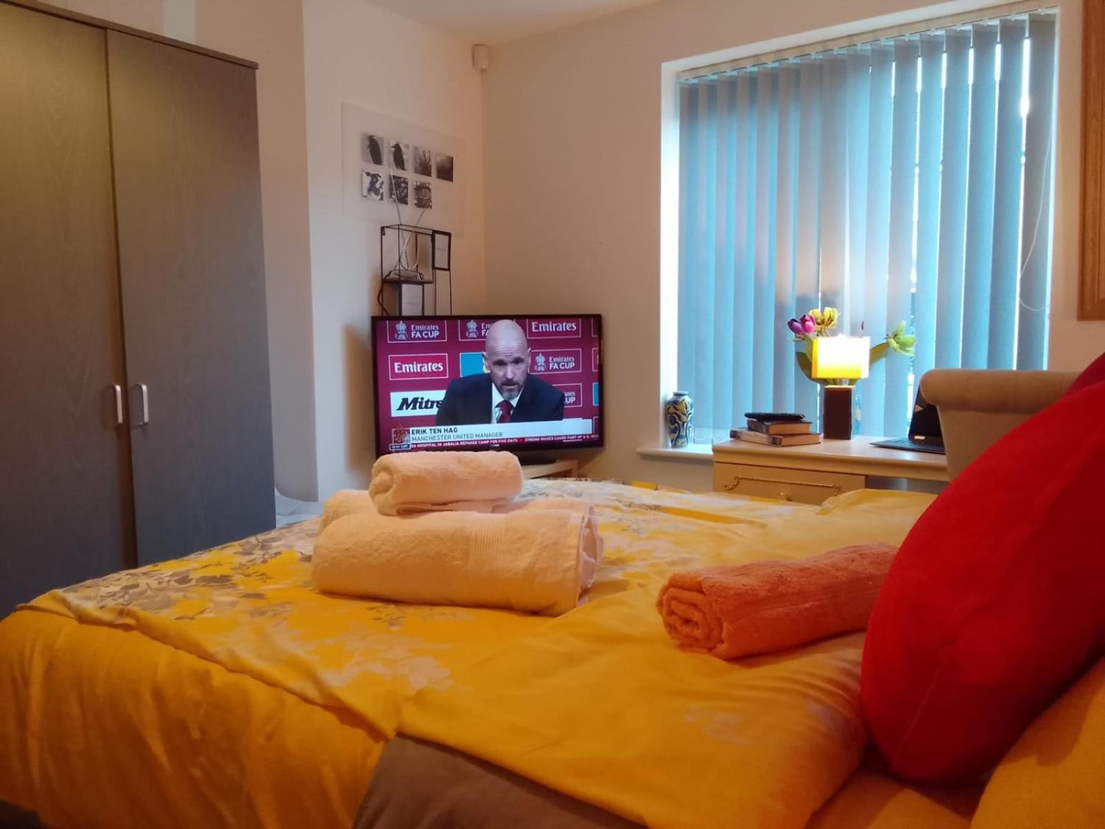 Ideal Home & Cottage Inviting 4 Bedroom Apartments Walsall Esterno foto