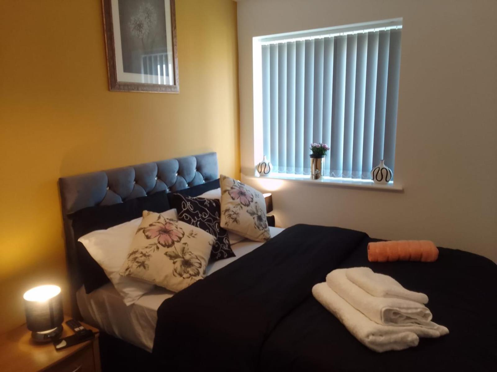 Ideal Home & Cottage Inviting 4 Bedroom Apartments Walsall Esterno foto
