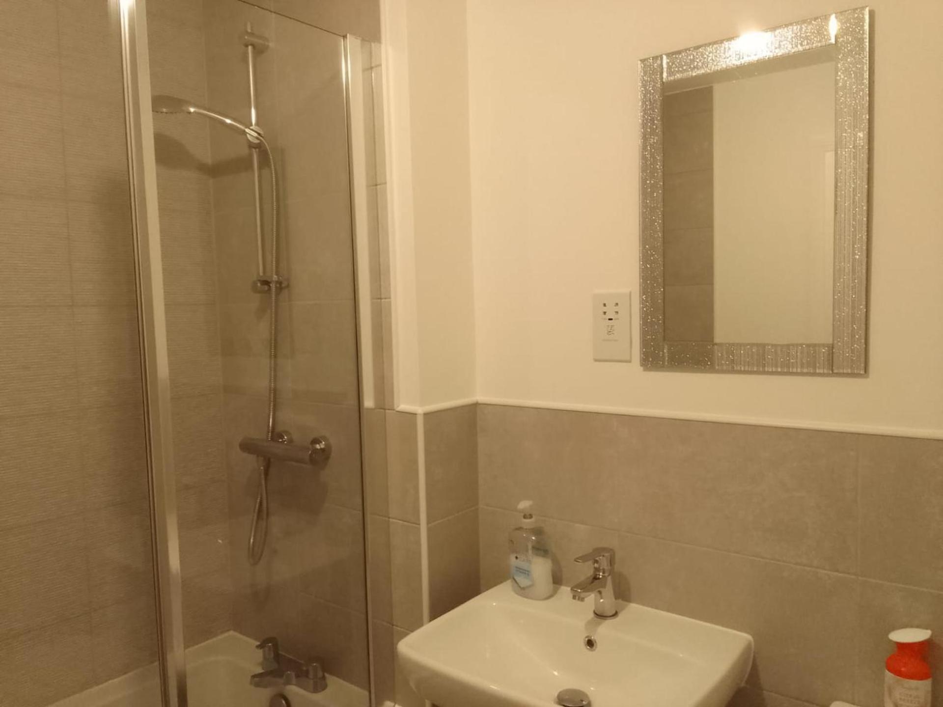 Ideal Home & Cottage Inviting 4 Bedroom Apartments Walsall Esterno foto