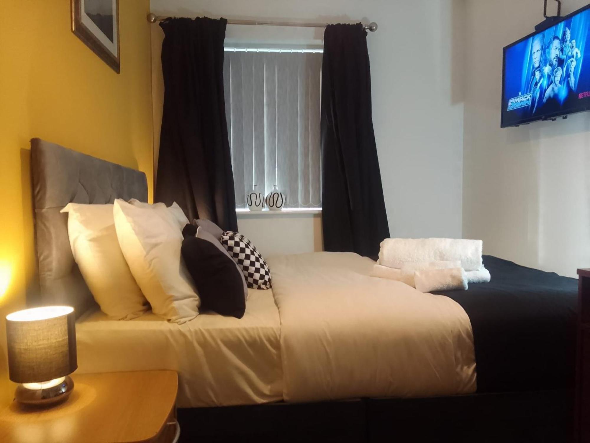 Ideal Home & Cottage Inviting 4 Bedroom Apartments Walsall Esterno foto