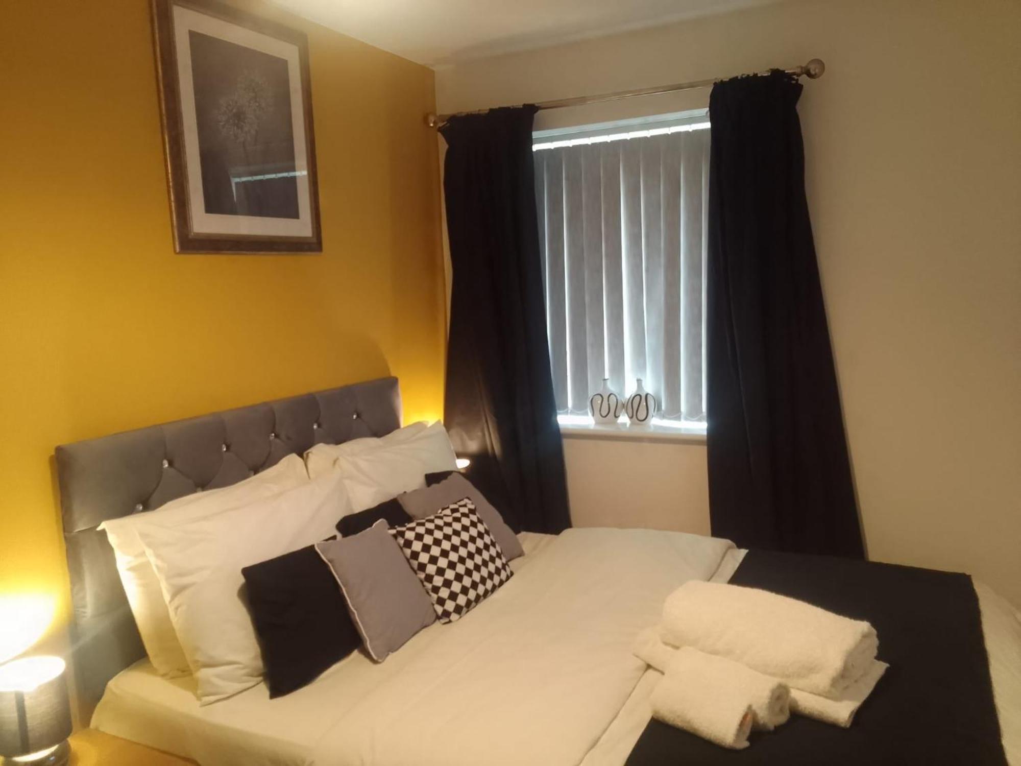 Ideal Home & Cottage Inviting 4 Bedroom Apartments Walsall Esterno foto