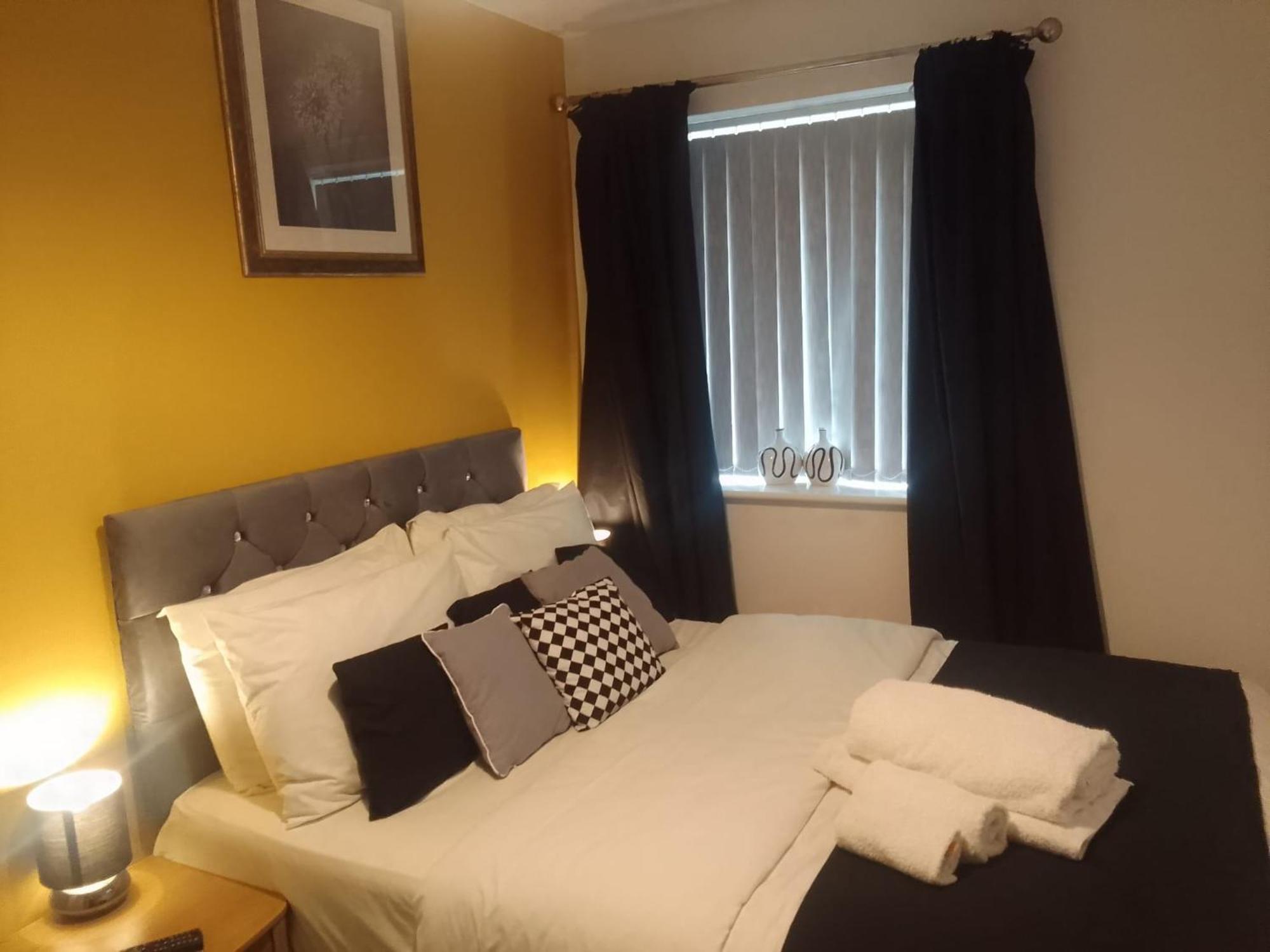 Ideal Home & Cottage Inviting 4 Bedroom Apartments Walsall Esterno foto