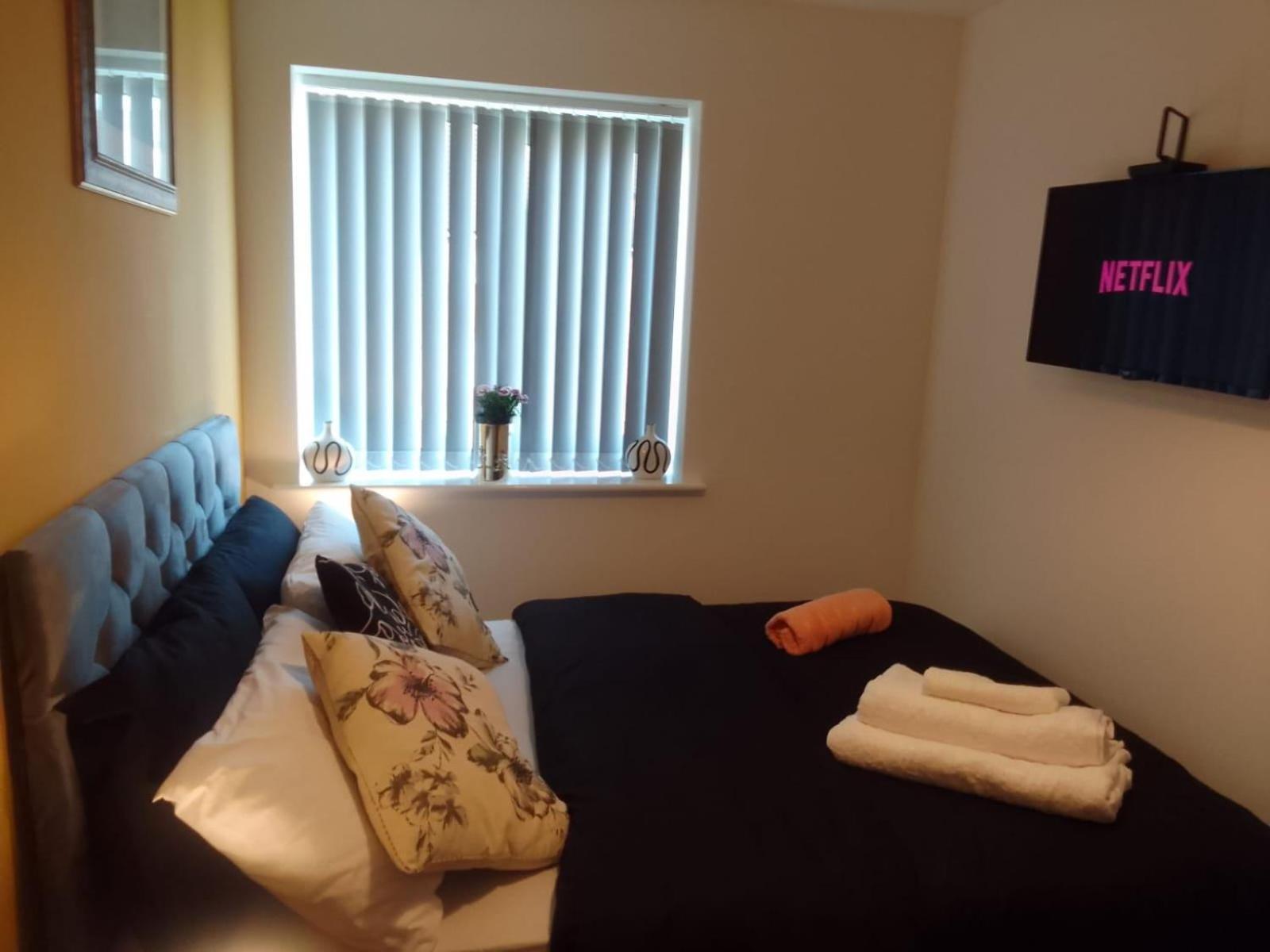 Ideal Home & Cottage Inviting 4 Bedroom Apartments Walsall Esterno foto