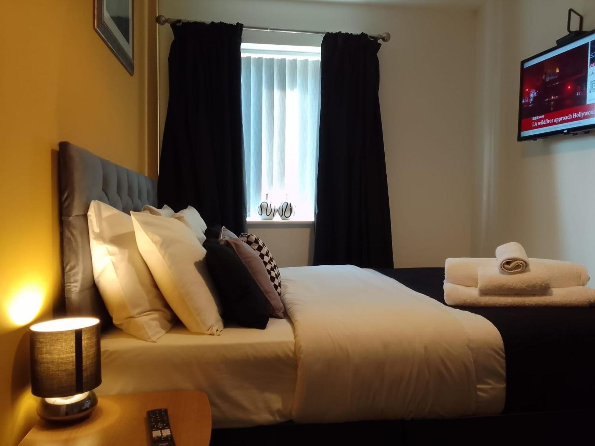 Ideal Home & Cottage Inviting 4 Bedroom Apartments Walsall Esterno foto